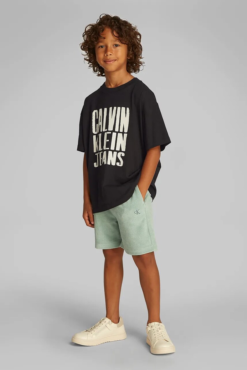 Levně Dětské bavlněné tričko Calvin Klein Jeans černá barva, IG0IG02858