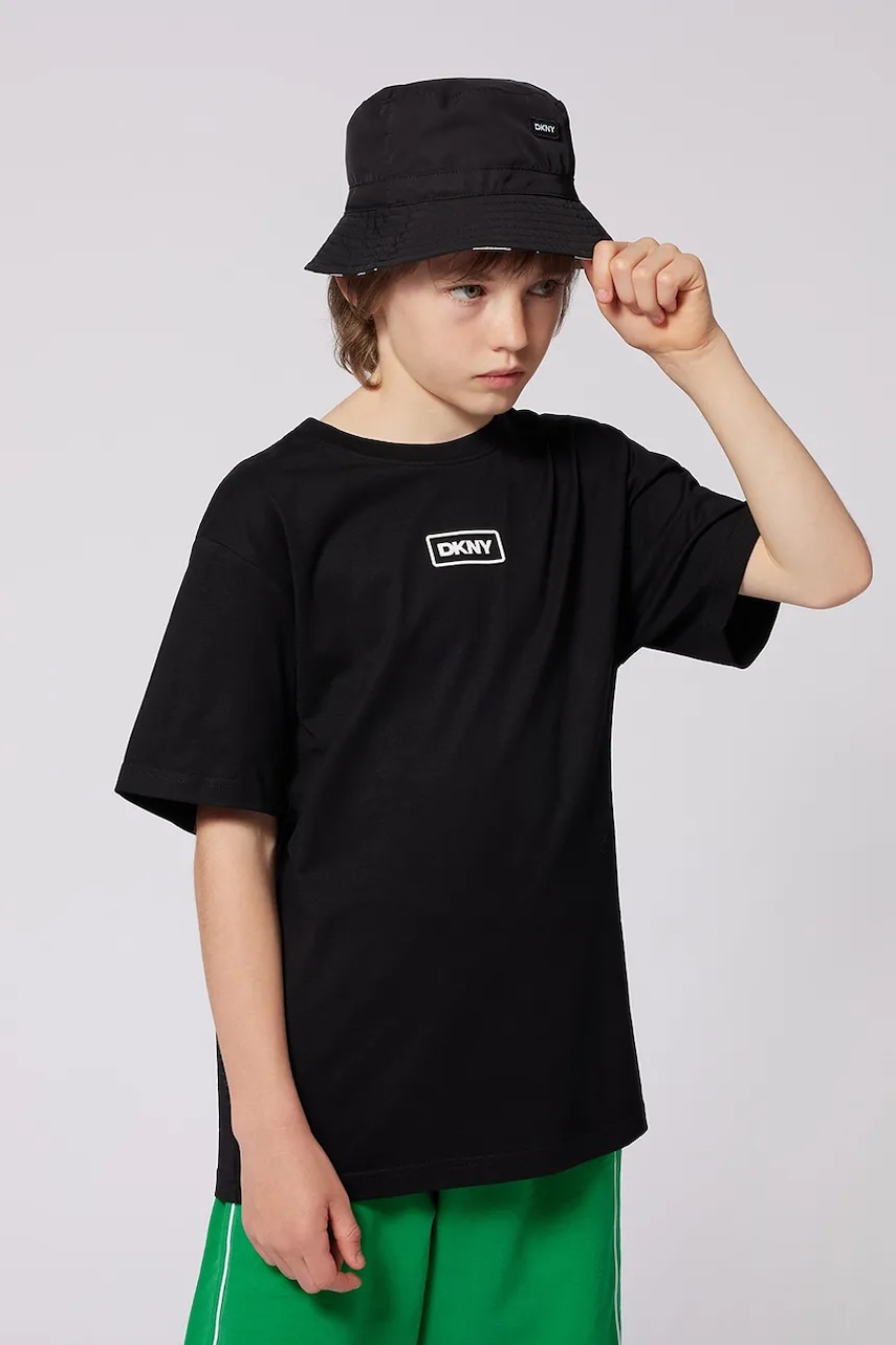 Dkny tricou de bumbac pentru copii culoarea negru, cu imprimeu, D62300 Dkny tricou de bumbac pentru copii culoarea negru, cu imprimeu, D62300