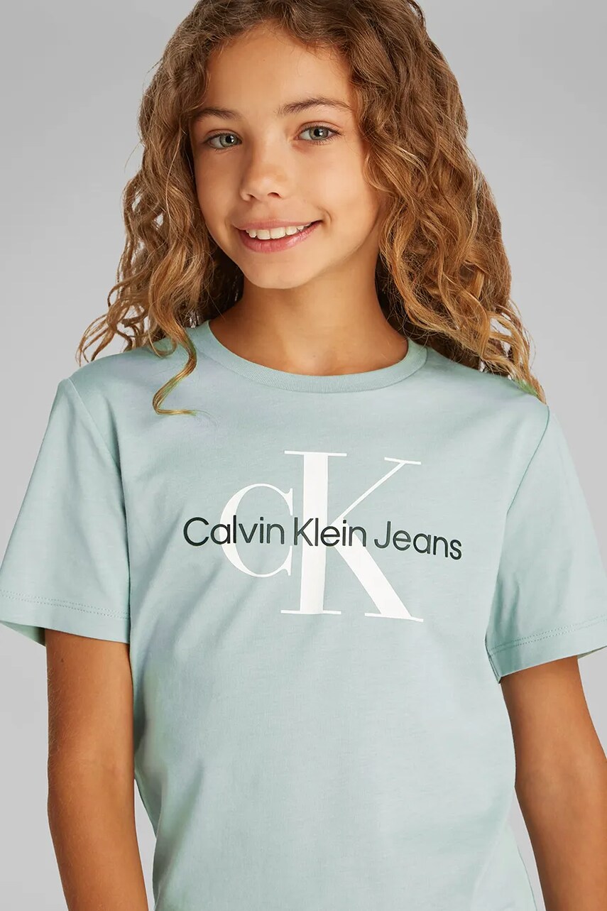 Levně Dětské bavlněné tričko Calvin Klein Jeans tyrkysová barva, s potiskem, IU0IU00676