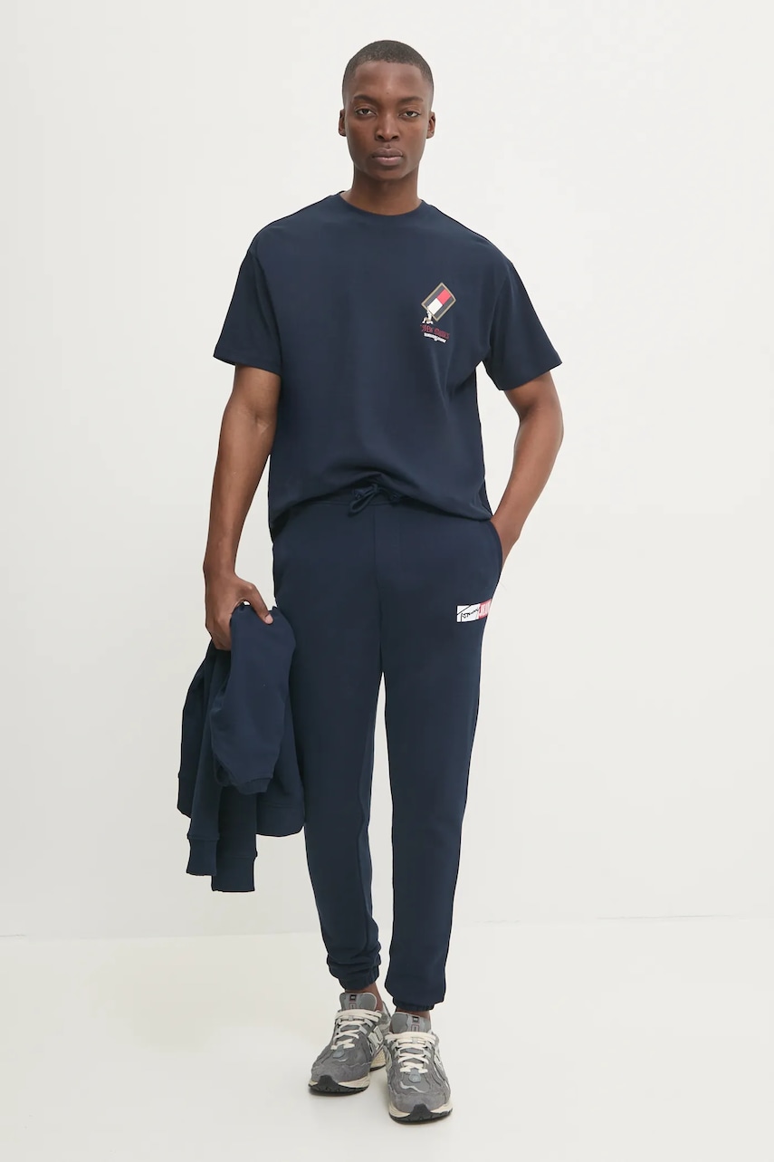 Хлопковая футболка Tommy Jeans мужская цвет синий с принтом DM0DM20351 Хлопковая футболка Tommy Jeans мужская цвет синий с принтом DM0DM20351