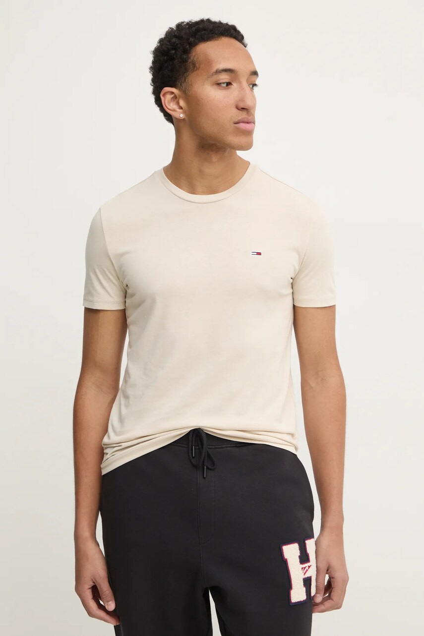 Tommy Jeans tricou barbati, culoarea bej, neted, DM0DM20363 Tommy Jeans tricou barbati, culoarea bej, neted, DM0DM20363