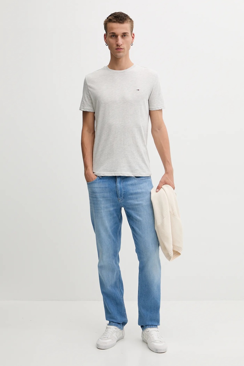 Футболка Tommy Jeans цвет бежевый однотонная DM0DM20363 Футболка Tommy Jeans цвет бежевый однотонная DM0DM20363