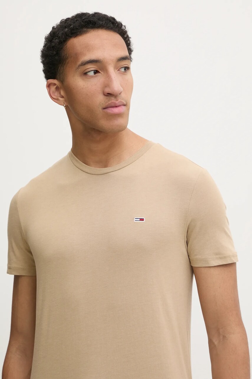 Tommy Jeans tricou barbati, culoarea bej, neted, DM0DM20363 Tommy Jeans tricou barbati, culoarea bej, neted, DM0DM20363