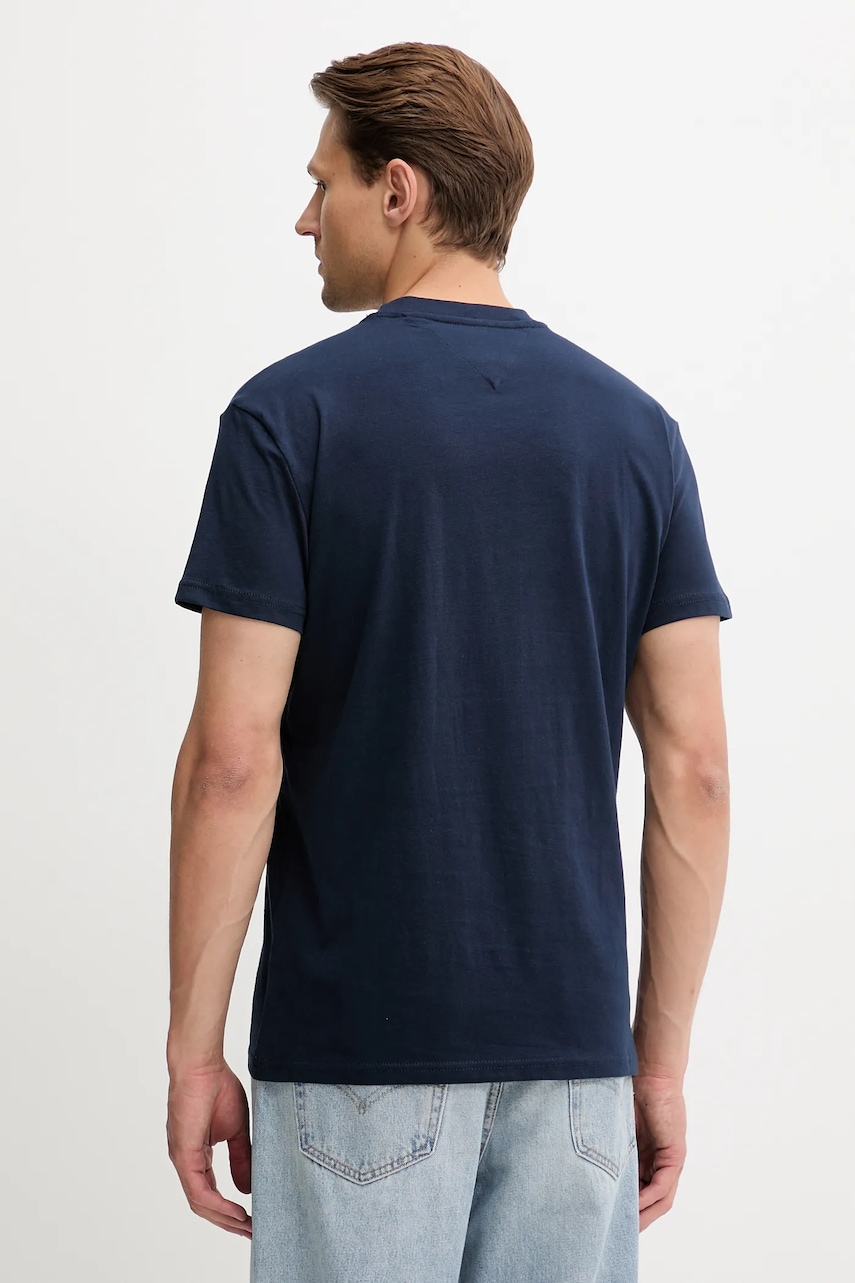 Хлопковая футболка Tommy Jeans цвет бежевый с аппликацией DM0DM20744 Хлопковая футболка Tommy Jeans цвет бежевый с аппликацией DM0DM20744