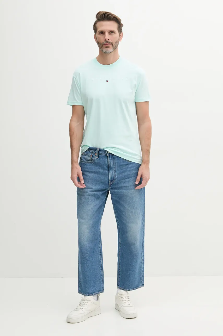 Хлопковая футболка Tommy Jeans мужская цвет бирюзовый с аппликацией DM0DM20744 Хлопковая футболка Tommy Jeans мужская цвет бирюзовый с аппликацией DM0DM20744