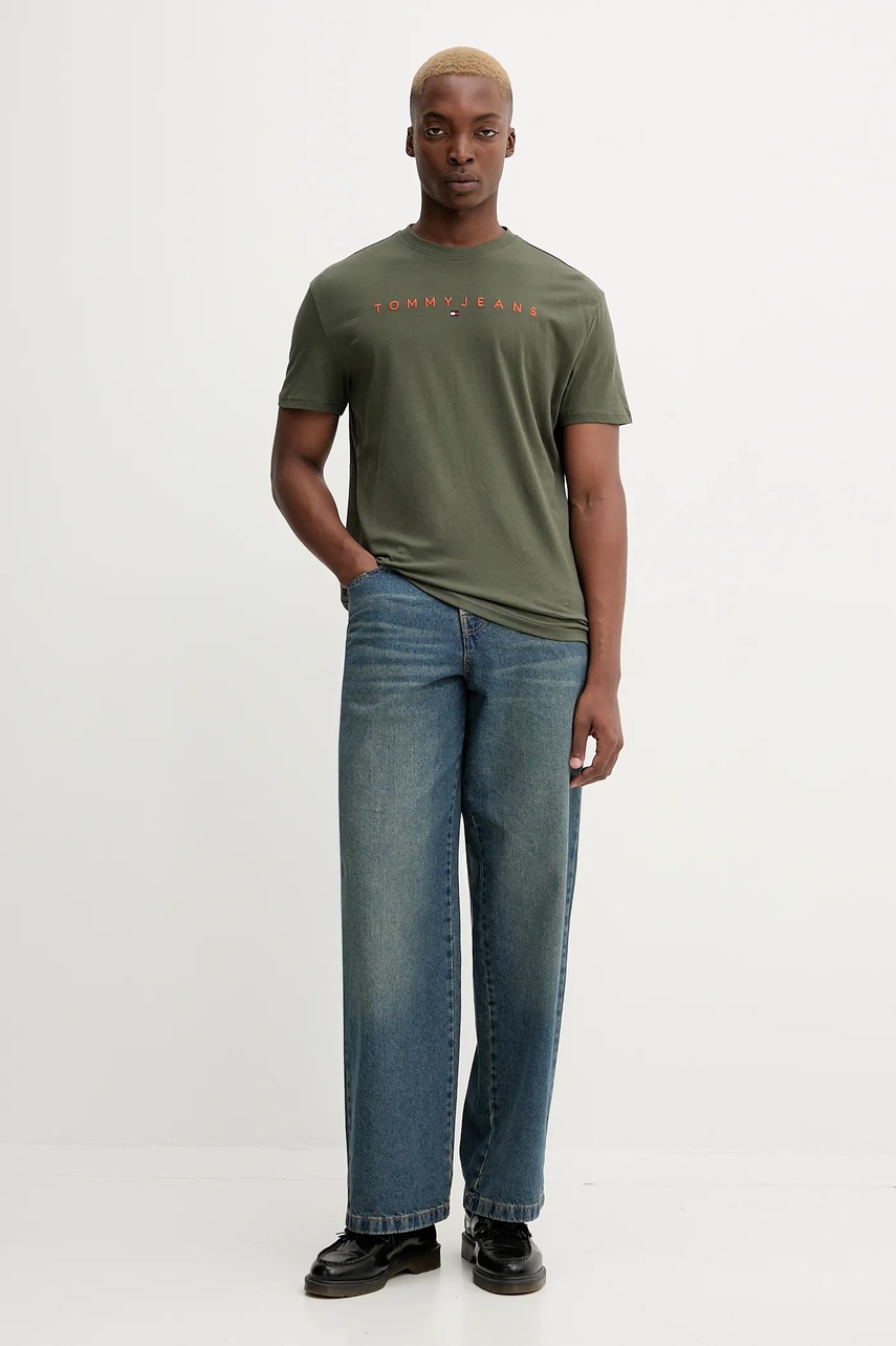 Хлопковая футболка Tommy Jeans цвет бежевый с аппликацией DM0DM20744 Хлопковая футболка Tommy Jeans цвет бежевый с аппликацией DM0DM20744