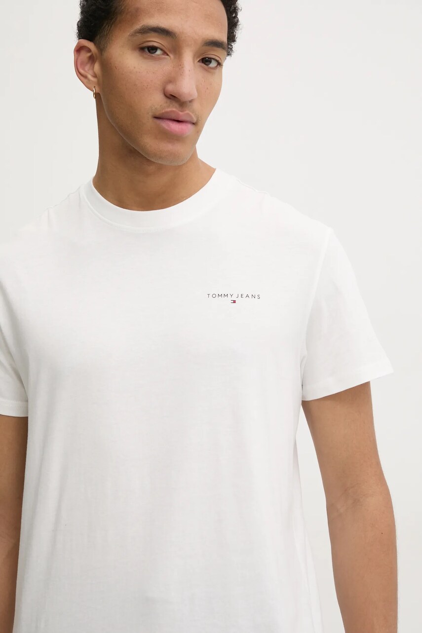 Tommy Jeans tricou din bumbac barbati, culoarea alb, neted, DM0DM21188 Tommy Jeans tricou din bumbac barbati, culoarea alb, neted, DM0DM21188