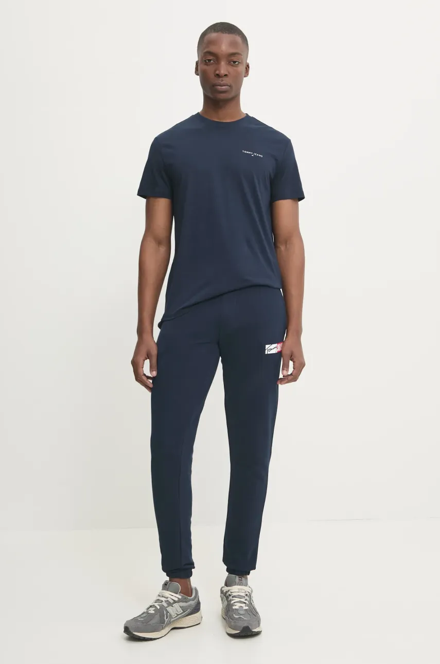 Хлопковая футболка Tommy Jeans мужская цвет синий однотонная DM0DM21188 Хлопковая футболка Tommy Jeans мужская цвет синий однотонная DM0DM21188