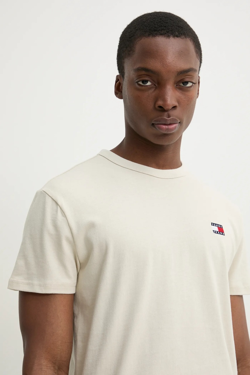 Бавовняна футболка Tommy Jeans чоловіча колір бежевий однотонна DM0DM20322 