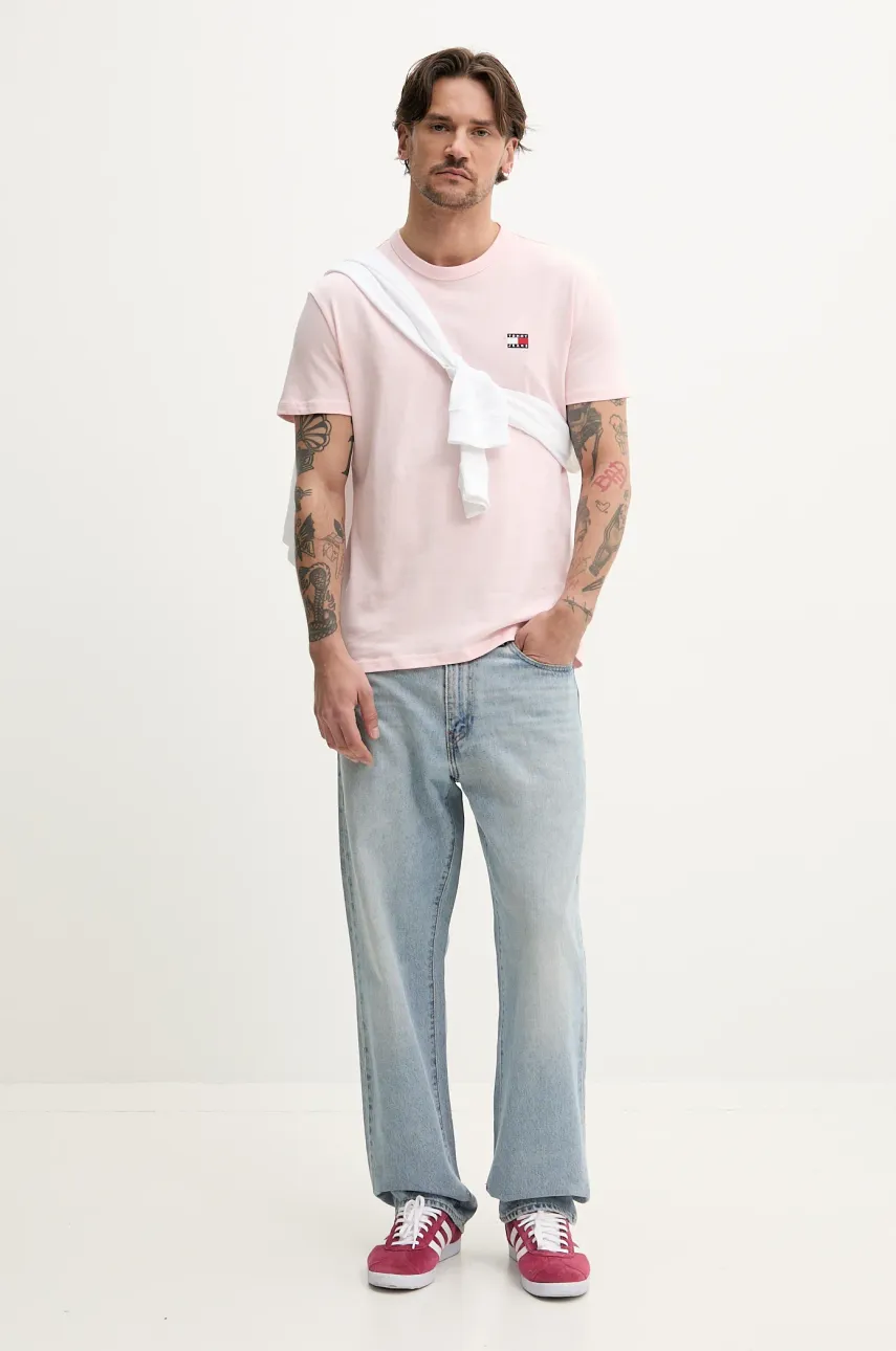 Хлопковая футболка Tommy Jeans мужская цвет розовый однотонная DM0DM20322 Хлопковая футболка Tommy Jeans мужская цвет розовый однотонная DM0DM20322