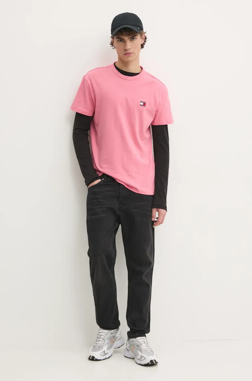 Хлопковая футболка Tommy Jeans мужская цвет розовый однотонная DM0DM20322 Хлопковая футболка Tommy Jeans мужская цвет розовый однотонная DM0DM20322