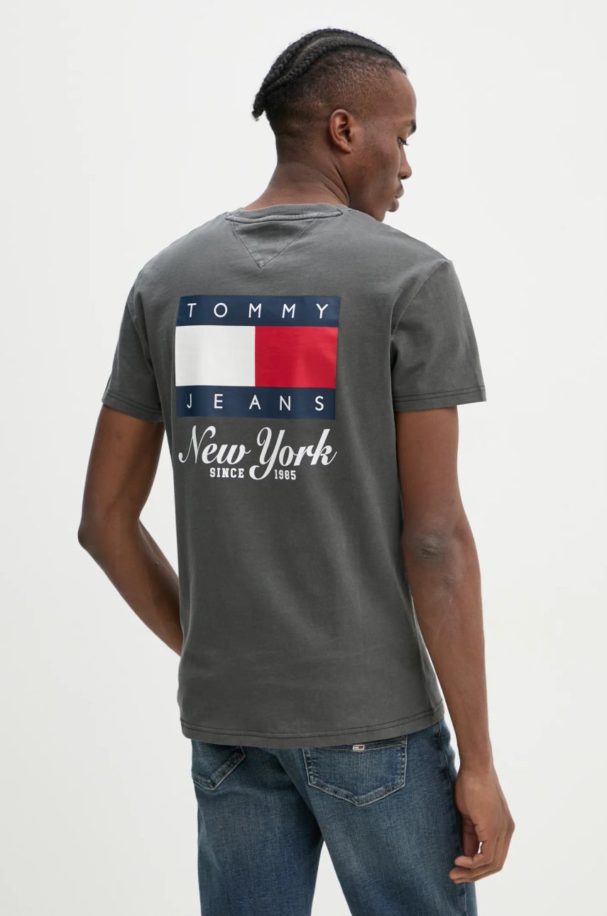 Tommy Jeans tricou barbati, culoarea gri, cu imprimeu, DM0DM20346