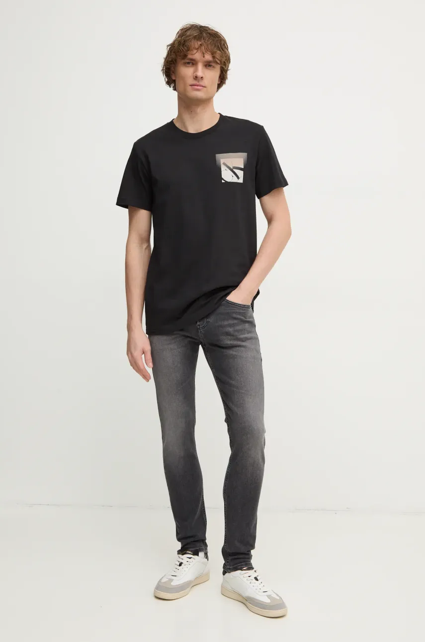 Хлопковая футболка Calvin Klein Jeans мужская цвет чёрный с принтом J30J327092 Хлопковая футболка Calvin Klein Jeans мужская цвет чёрный с принтом J30J327092