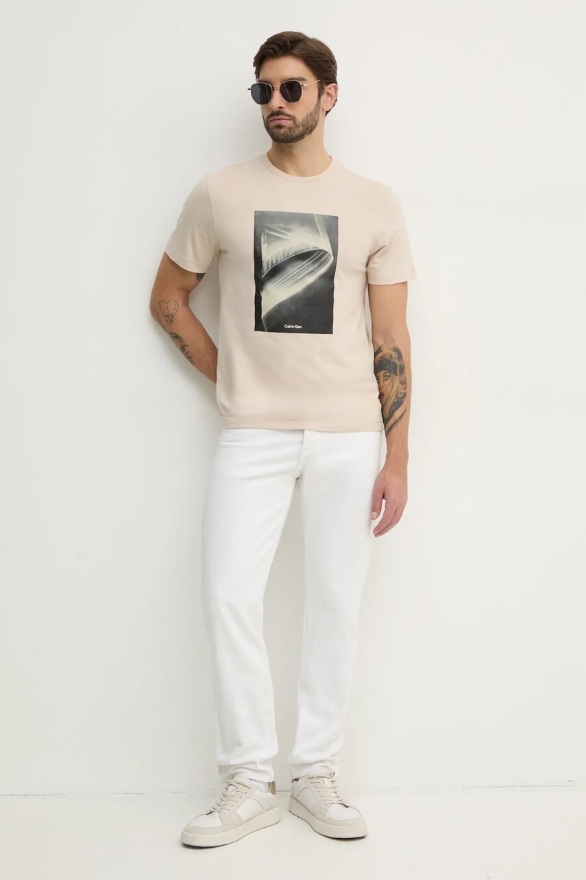 Футболка Calvin Klein мужская цвет бежевый с принтом K10K113797 Футболка Calvin Klein мужская цвет бежевый с принтом K10K113797