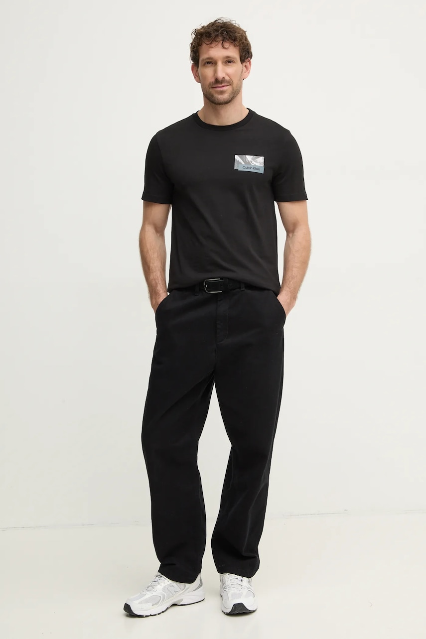 Хлопковая футболка Calvin Klein мужская цвет чёрный с принтом K10K113799 Хлопковая футболка Calvin Klein мужская цвет чёрный с принтом K10K113799