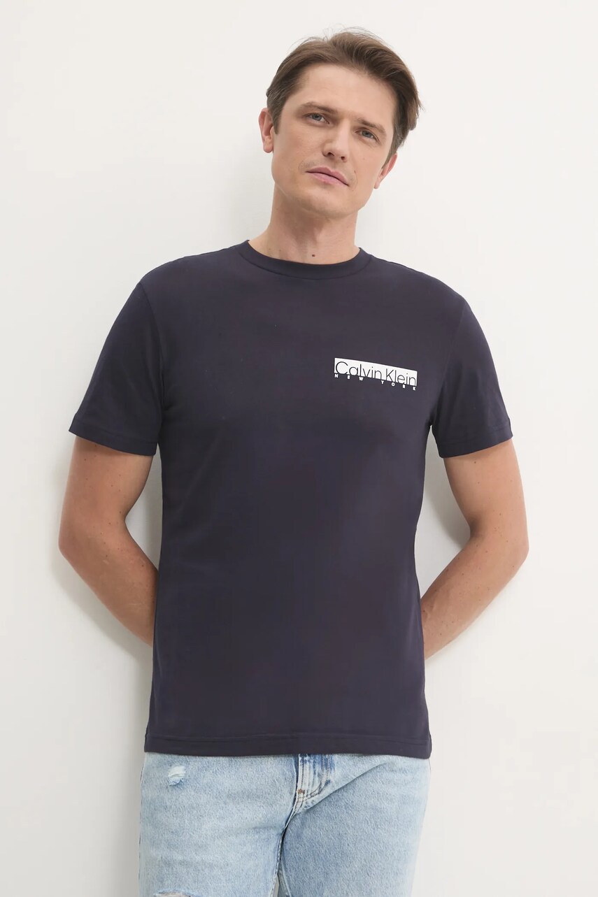 Levně Bavlněné tričko Calvin Klein tmavomodrá barva, s potiskem, K10K113800