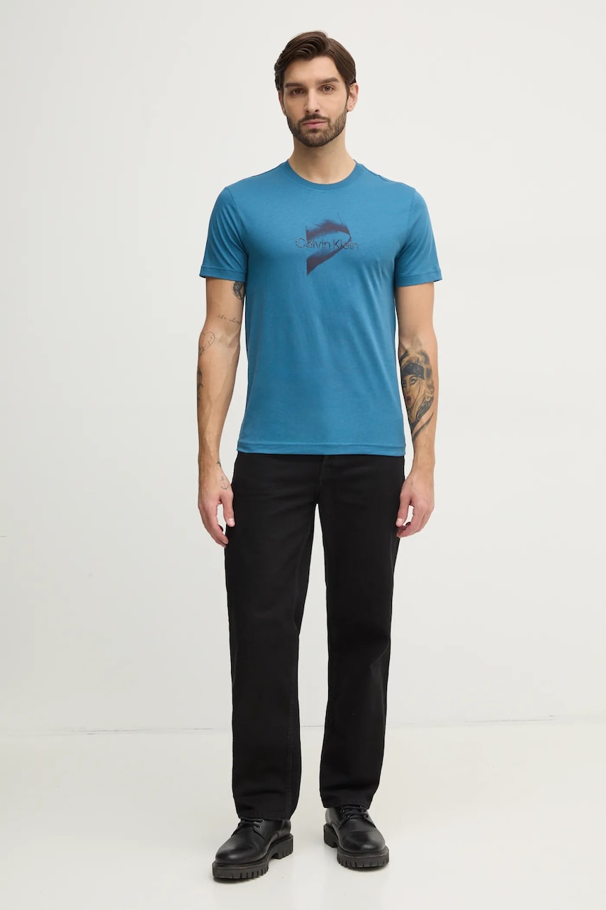 Футболка Calvin Klein мужская цвет бирюзовый с принтом K10K114353 Футболка Calvin Klein мужская цвет бирюзовый с принтом K10K114353