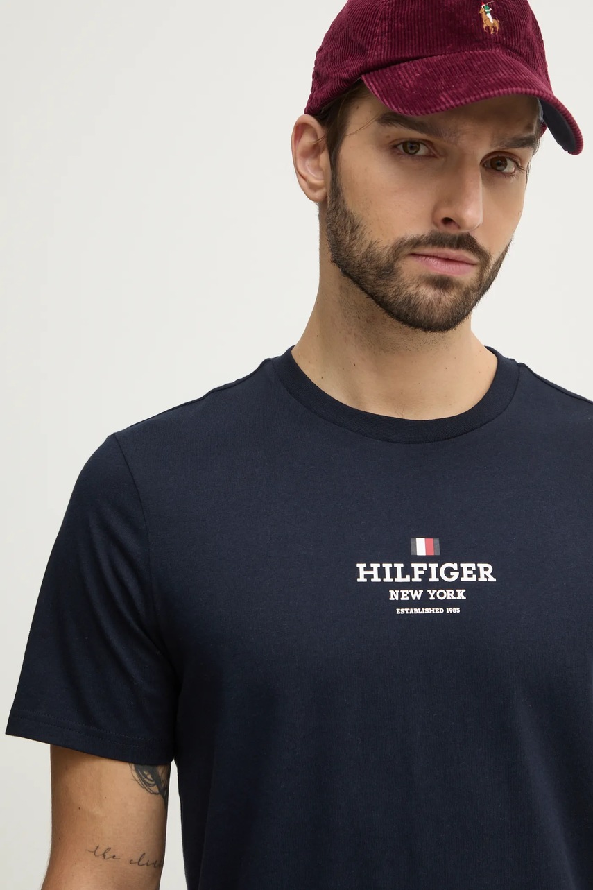 Футболка Tommy Hilfiger чоловіча колір синій з принтом MW0MW38980 