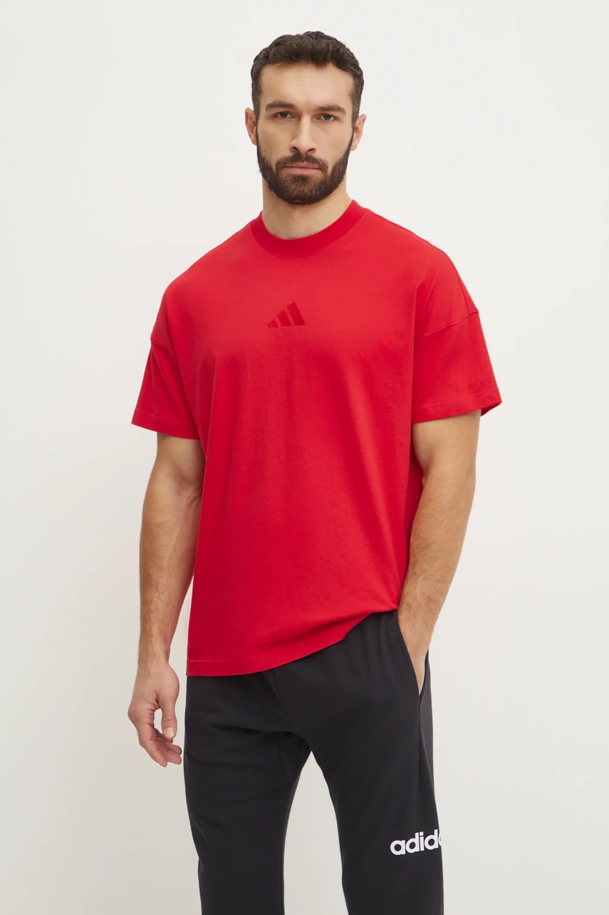 Levně Bavlněné tričko adidas ALL SZN červená barva, s aplikací, JC5346