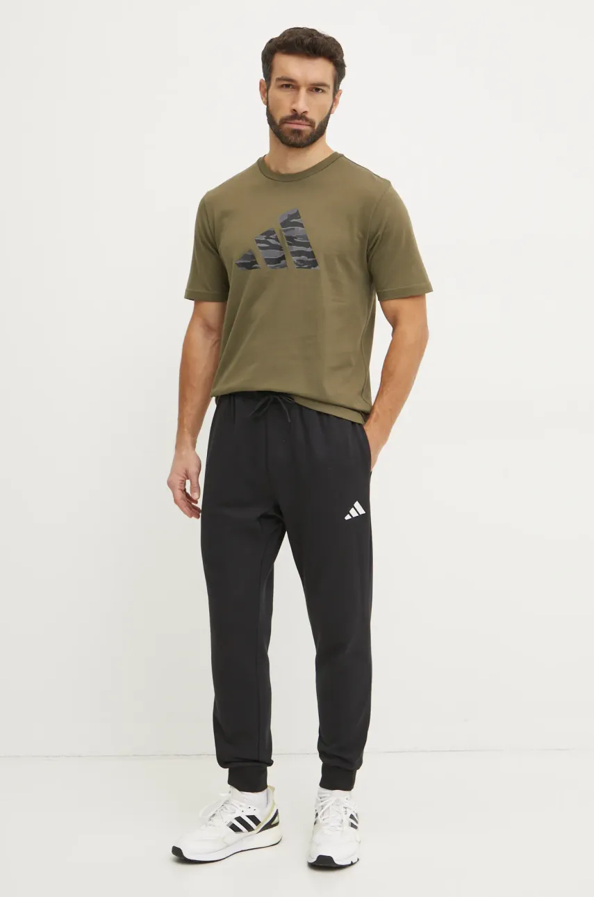 Хлопковая футболка adidas Camo мужская цвет зелёный с принтом JI6768 Хлопковая футболка adidas Camo мужская цвет зелёный с принтом JI6768