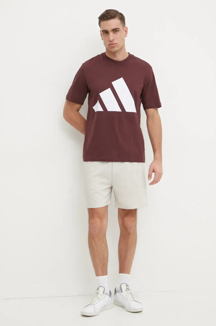 Хлопковая футболка adidas Essentials мужская цвет бордовый с принтом JE8939 Хлопковая футболка adidas Essentials мужская цвет бордовый с принтом JE8939
