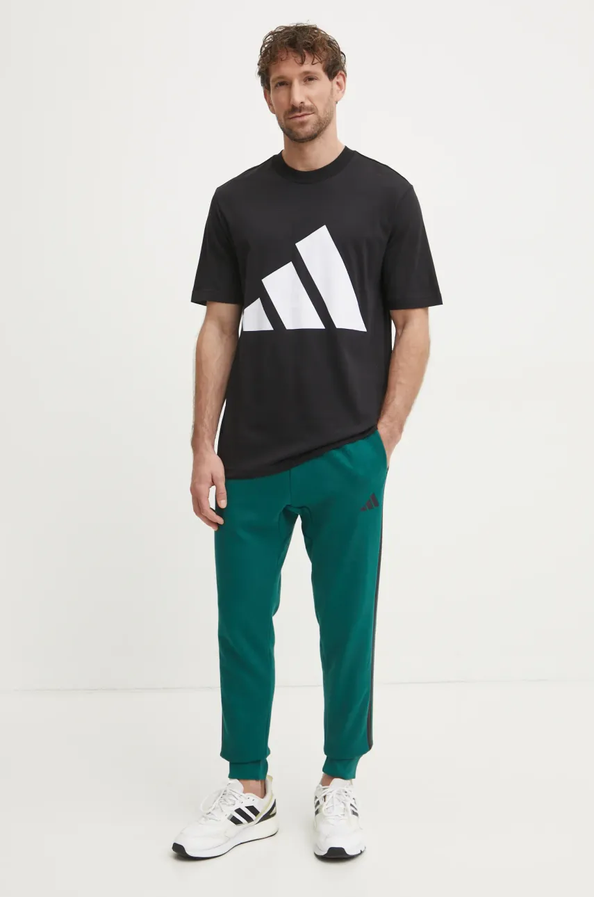 Хлопковая футболка adidas Essentials мужская цвет чёрный с принтом JE8945 Хлопковая футболка adidas Essentials мужская цвет чёрный с принтом JE8945