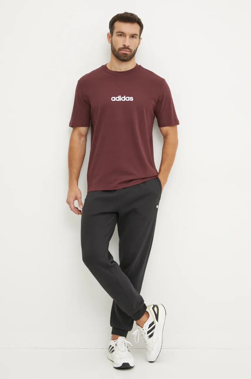 Хлопковая футболка adidas Essentials Linear мужская цвет красный с принтом JE8998 Хлопковая футболка adidas Essentials Linear мужская цвет красный с принтом JE8998