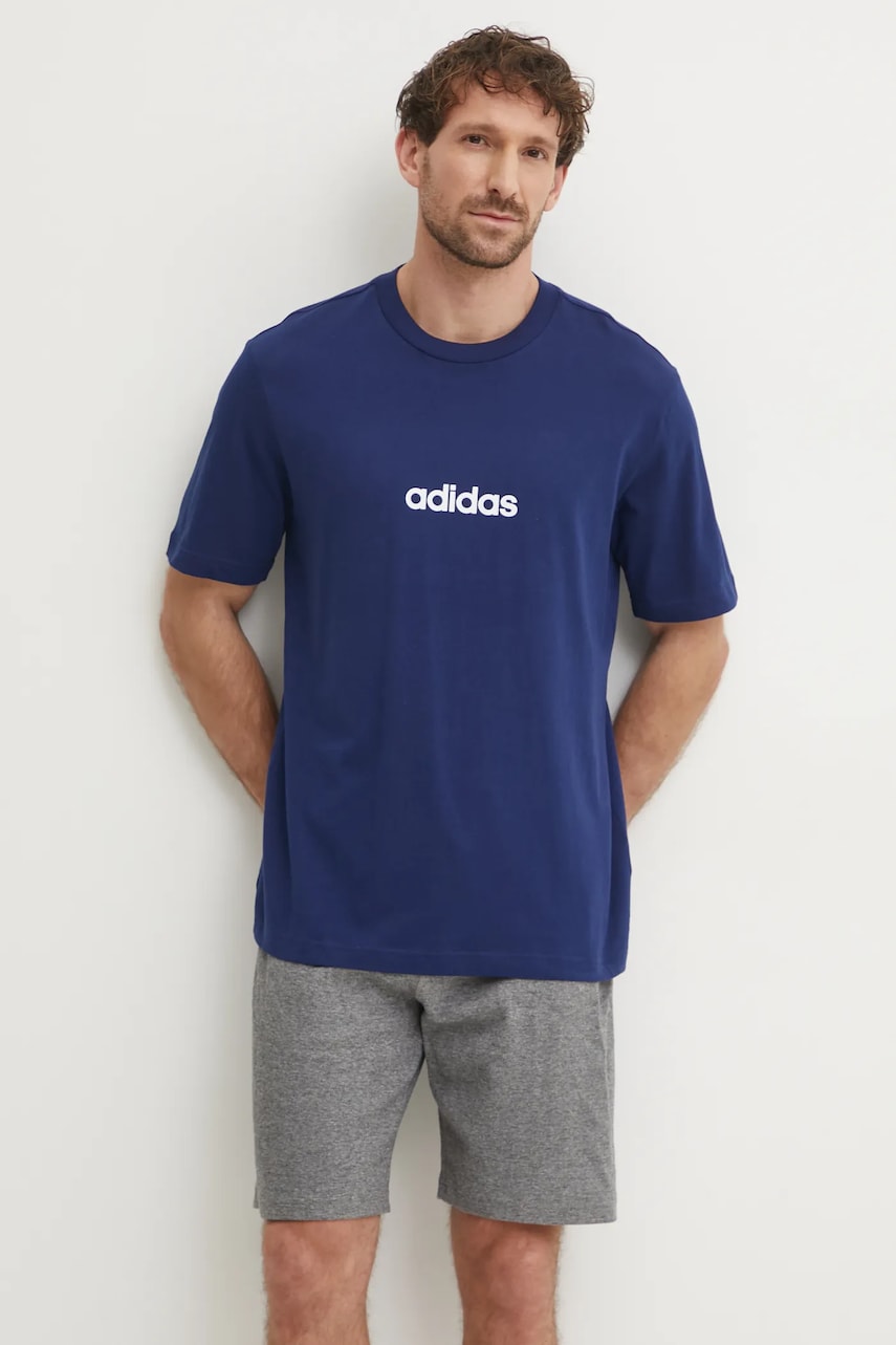 adidas tricou din bumbac Essentials Linear bărbați, culoarea bleumarin, cu imprimeu, JE8999 adidas tricou din bumbac Essentials Linear bărbați, culoarea bleumarin, cu imprimeu, JE8999
