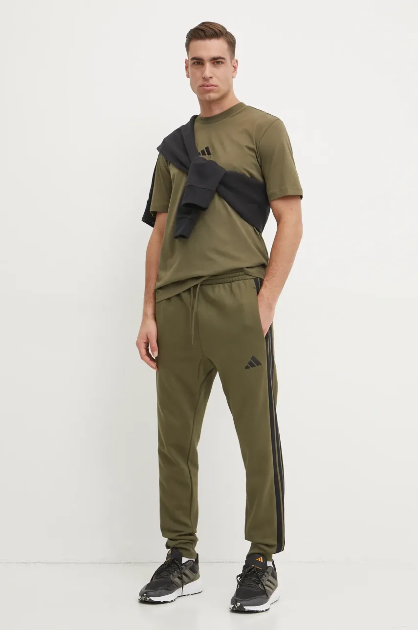 Хлопковая футболка adidas Essential мужская цвет зелёный однотонная JF1097 Хлопковая футболка adidas Essential мужская цвет зелёный однотонная JF1097