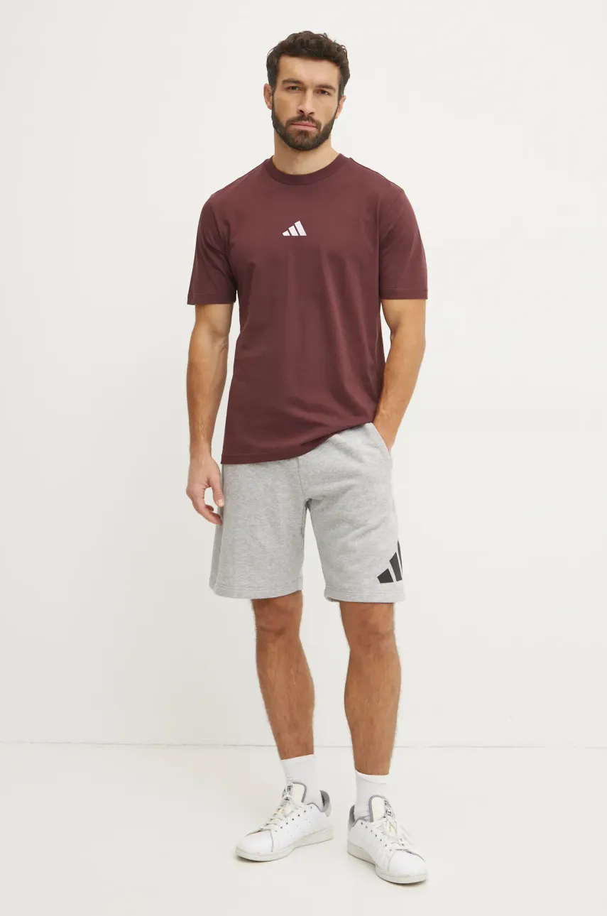 Хлопковая футболка adidas Essential мужская цвет красный однотонная JF1098 Хлопковая футболка adidas Essential мужская цвет красный однотонная JF1098