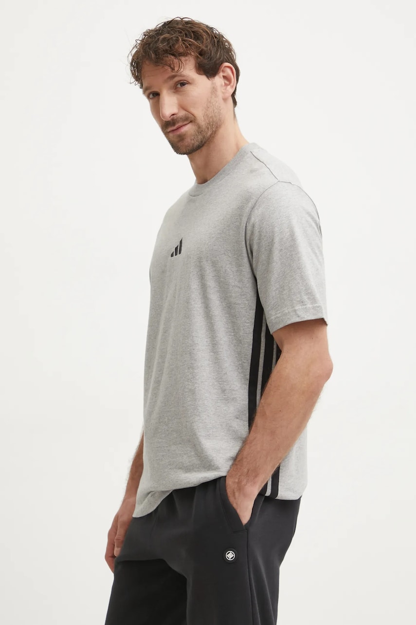 adidas tricou din bumbac Essentials bărbați, culoarea gri, cu imprimeu, JE6396 adidas tricou din bumbac Essentials bărbați, culoarea gri, cu imprimeu, JE6396