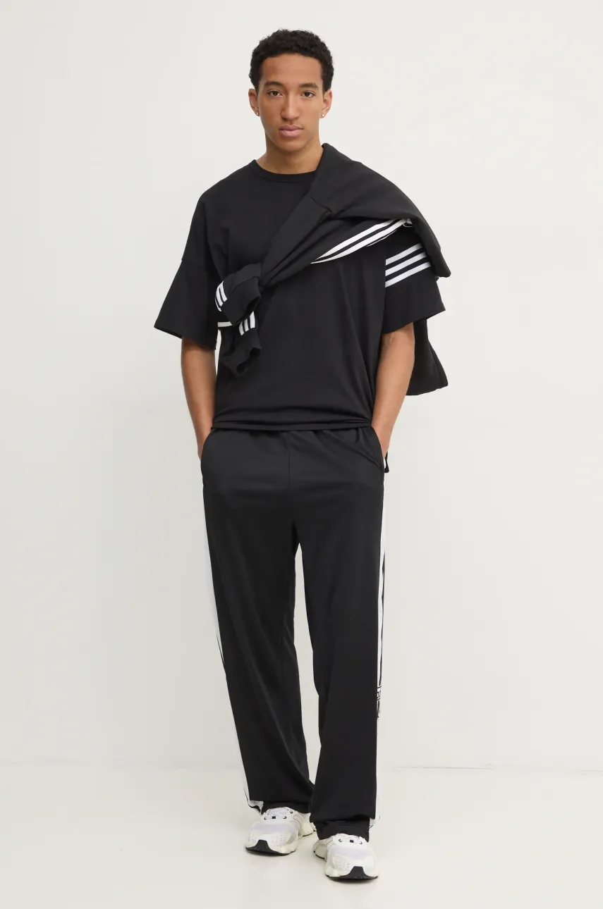Футболка adidas Originals Neuclassics мужская цвет чёрный с аппликацией JC9935 Футболка adidas Originals Neuclassics мужская цвет чёрный с аппликацией JC9935