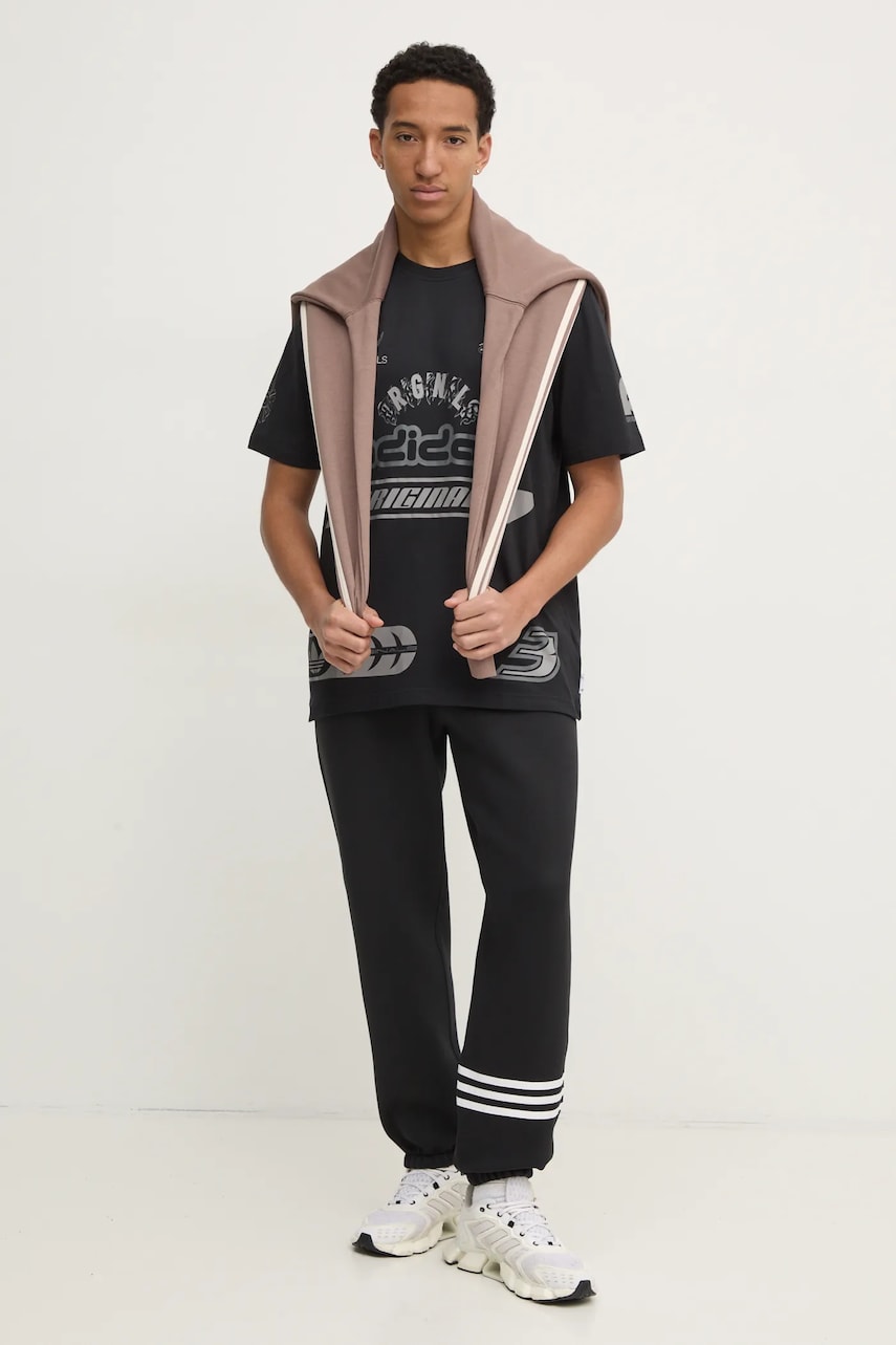 Хлопковая футболка adidas Originals Q12 TS SPONSOR мужская цвет чёрный с принтом JP2676 Хлопковая футболка adidas Originals Q12 TS SPONSOR мужская цвет чёрный с принтом JP2676