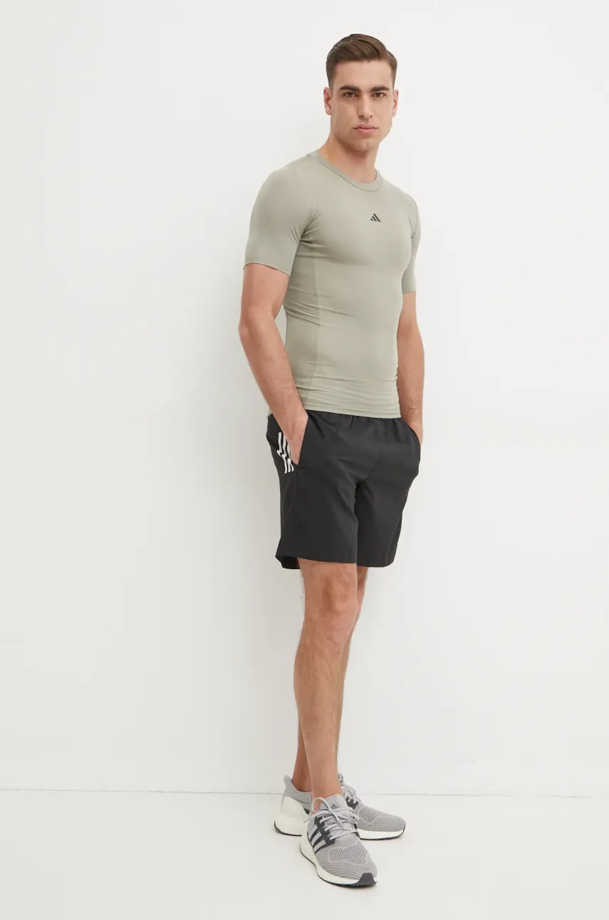 Футболка для тренинга adidas Performance Techfit цвет зелёный однотонная JE6700 Футболка для тренинга adidas Performance Techfit цвет зелёный однотонная JE6700