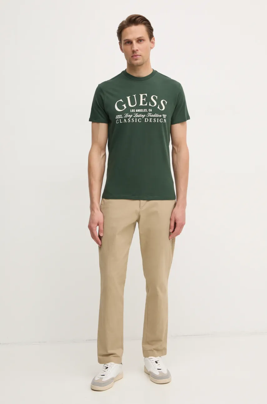 Хлопковая футболка Guess мужская цвет зелёный с аппликацией M5RI43 K9RM1 Хлопковая футболка Guess мужская цвет зелёный с аппликацией M5RI43 K9RM1