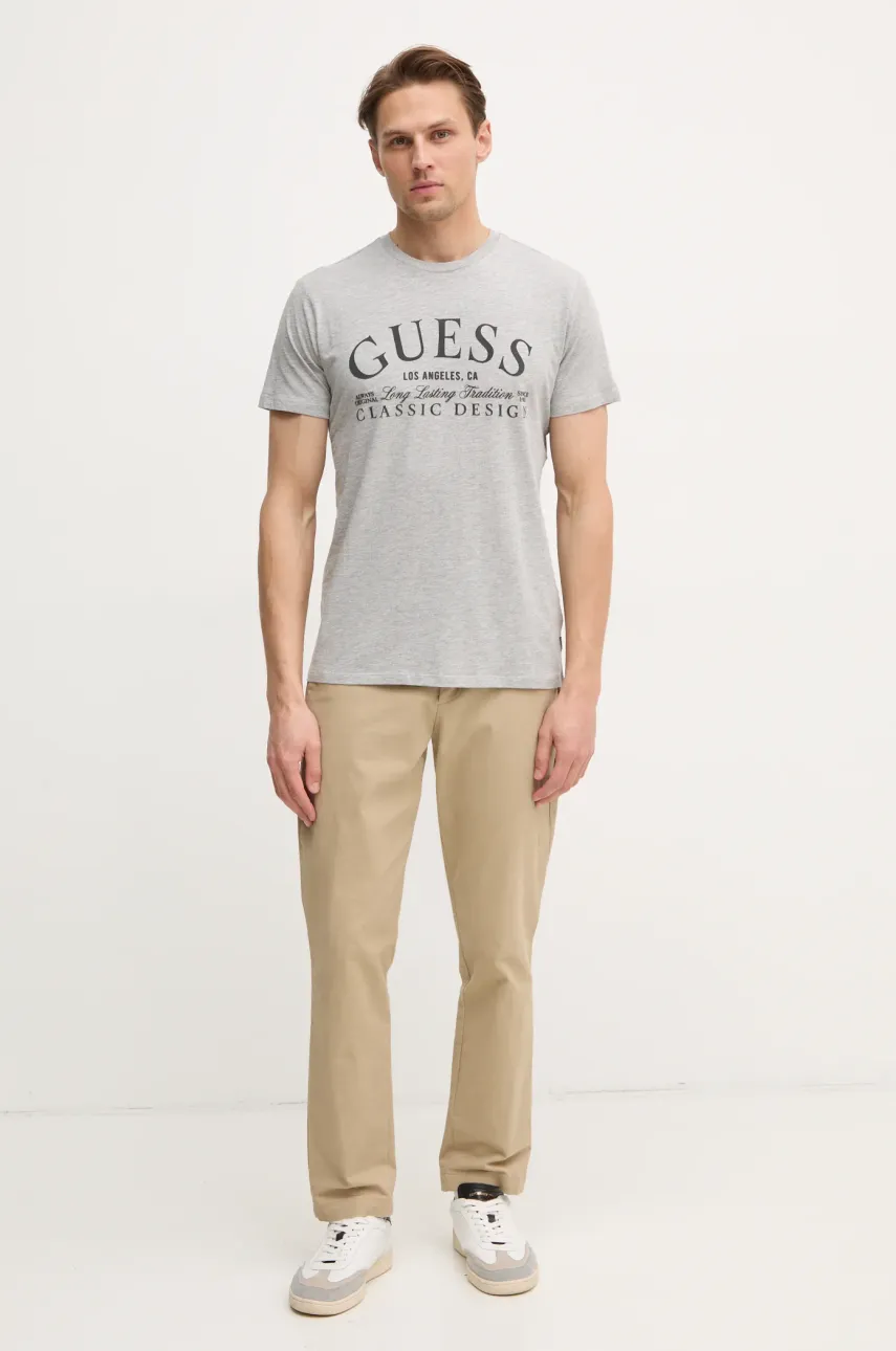 Хлопковая футболка Guess мужская цвет серый с аппликацией M5RI43 K9RM1 Хлопковая футболка Guess мужская цвет серый с аппликацией M5RI43 K9RM1