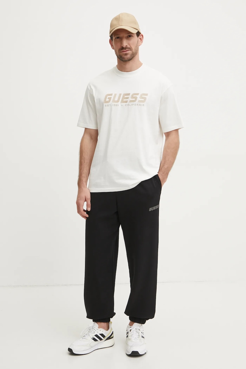 Хлопковая футболка Guess SURON мужская цвет бежевый с аппликацией Z5RI10 I3Z14 Хлопковая футболка Guess SURON мужская цвет бежевый с аппликацией Z5RI10 I3Z14