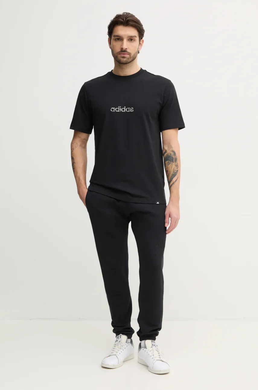 Хлопковая футболка adidas Camo мужская цвет чёрный с принтом JN1403 Хлопковая футболка adidas Camo мужская цвет чёрный с принтом JN1403