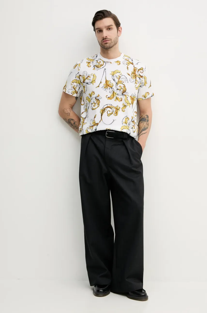 Хлопковая футболка Versace Jeans Couture мужская цвет белый узорная 78GAH6S0 JS458 Хлопковая футболка Versace Jeans Couture мужская цвет белый узорная 78GAH6S0 JS458