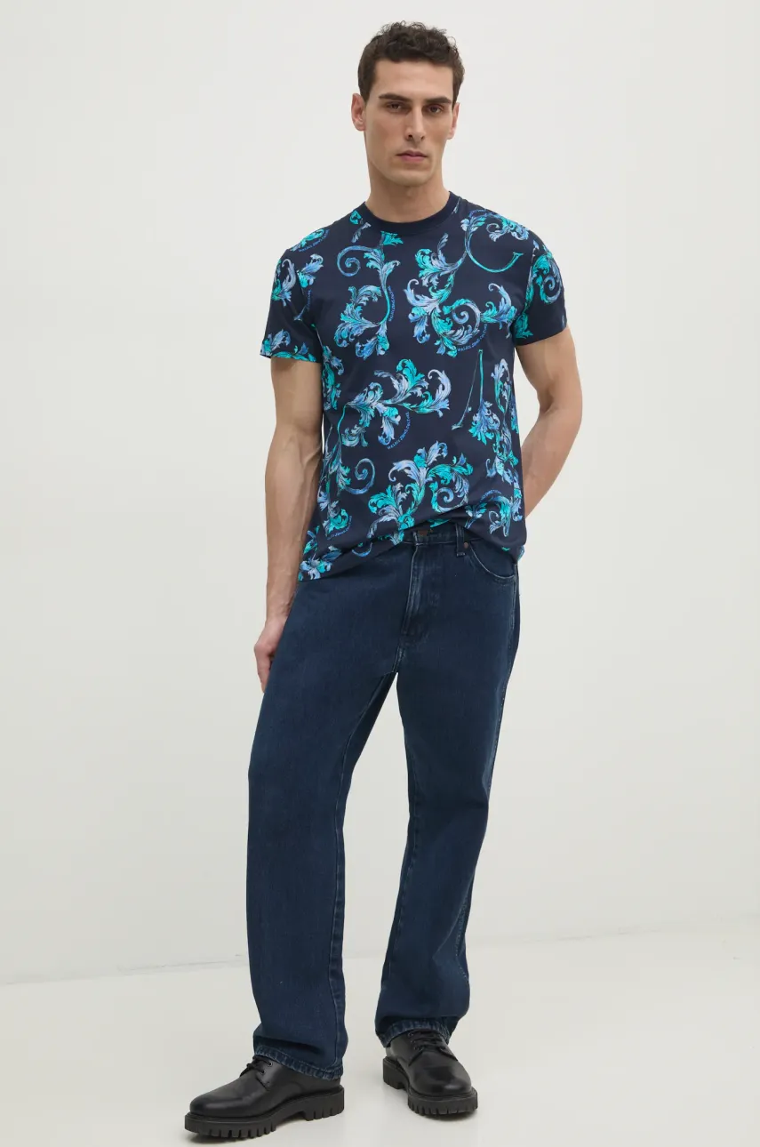 Хлопковая футболка Versace Jeans Couture мужская цвет синий узорная 78GAH6S0 JS458 Хлопковая футболка Versace Jeans Couture мужская цвет синий узорная 78GAH6S0 JS458