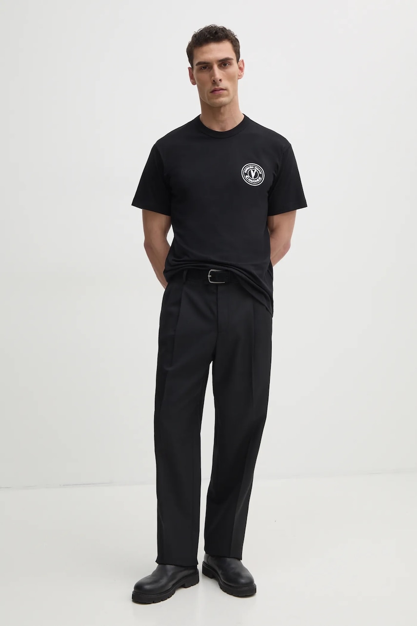 Хлопковая футболка Versace Jeans Couture мужская цвет чёрный с принтом 78GAHE07 CJ00E Хлопковая футболка Versace Jeans Couture мужская цвет чёрный с принтом 78GAHE07 CJ00E