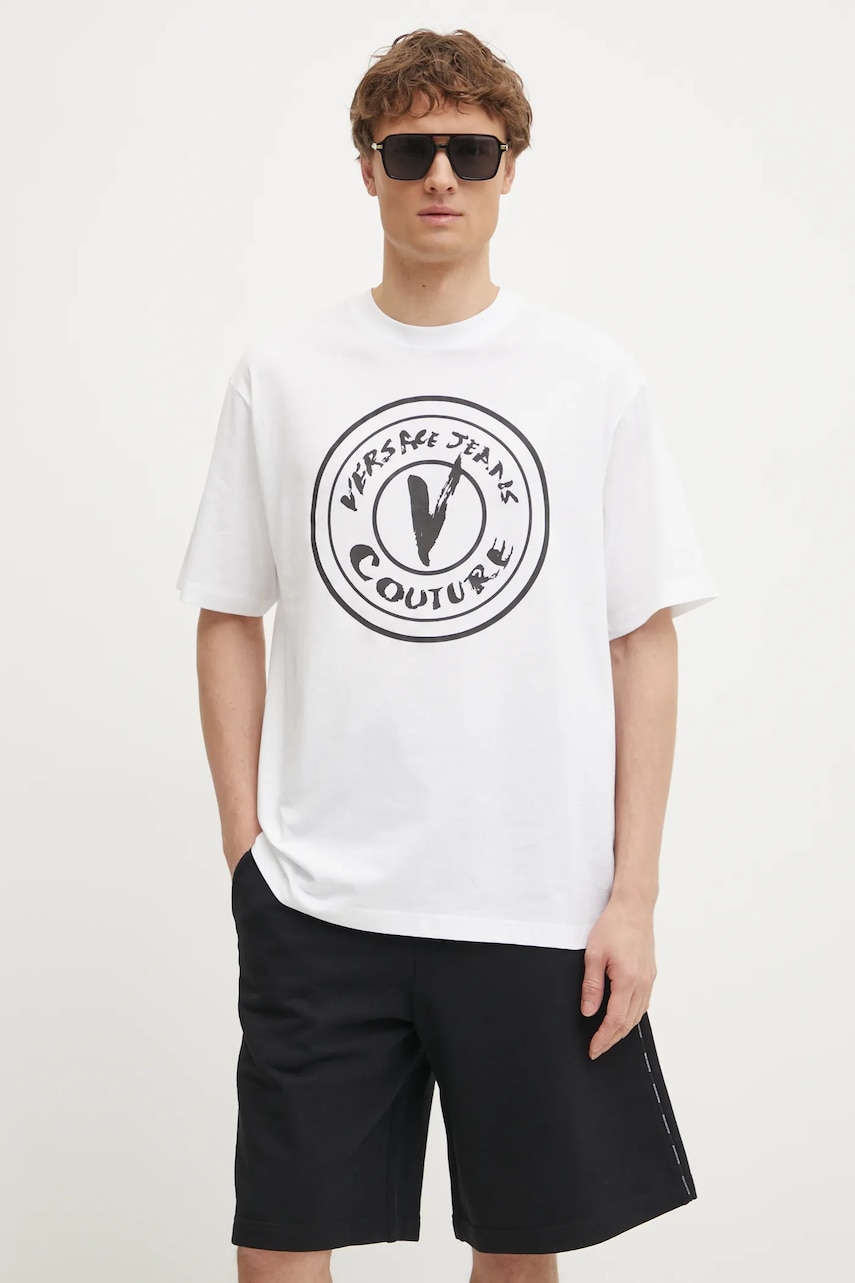 Versace Jeans Couture tricou din bumbac barbati, culoarea alb, cu imprimeu, 78GAHE08 CJ00E Versace Jeans Couture tricou din bumbac barbati, culoarea alb, cu imprimeu, 78GAHE08 CJ00E