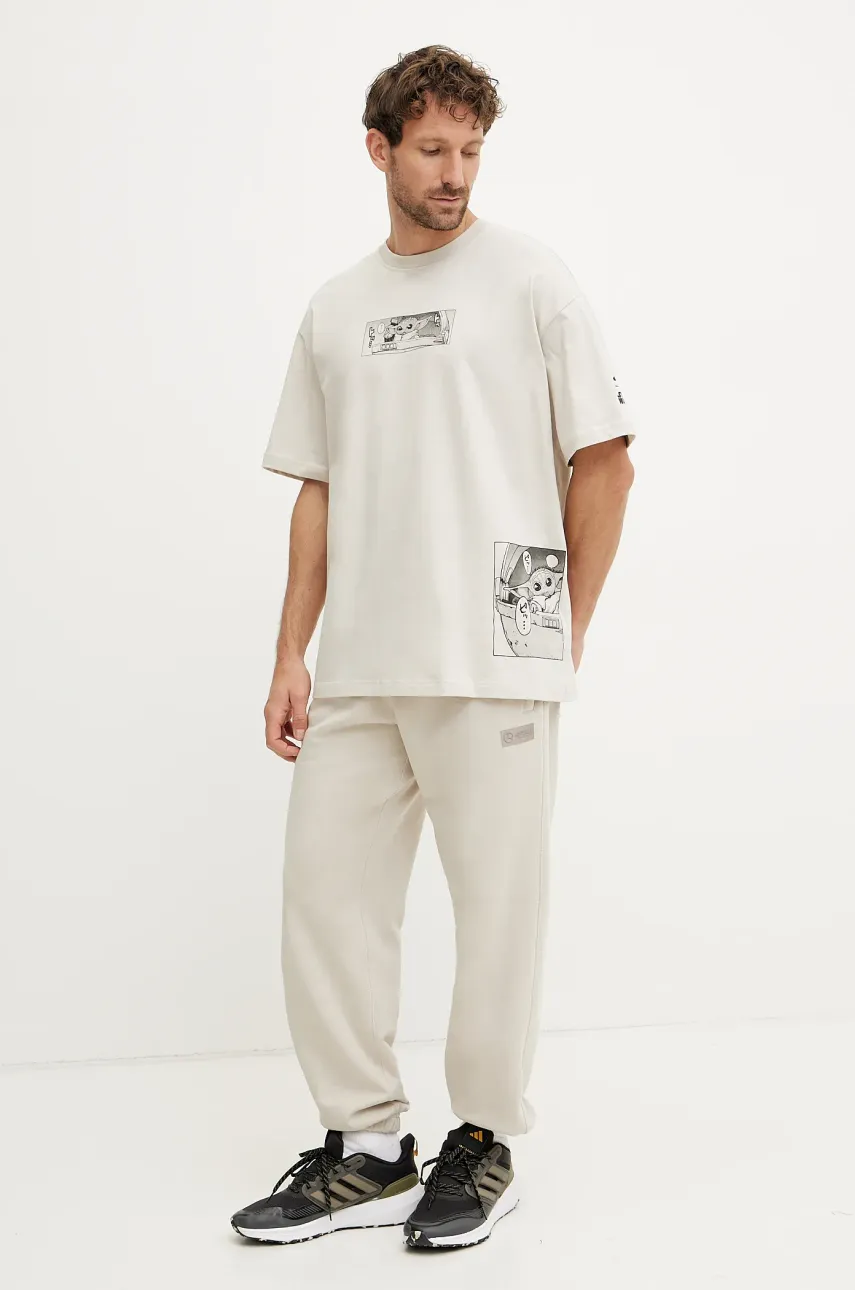Хлопковая футболка adidas x Mandalorian мужская цвет бежевый с принтом JI5717 Хлопковая футболка adidas x Mandalorian мужская цвет бежевый с принтом JI5717