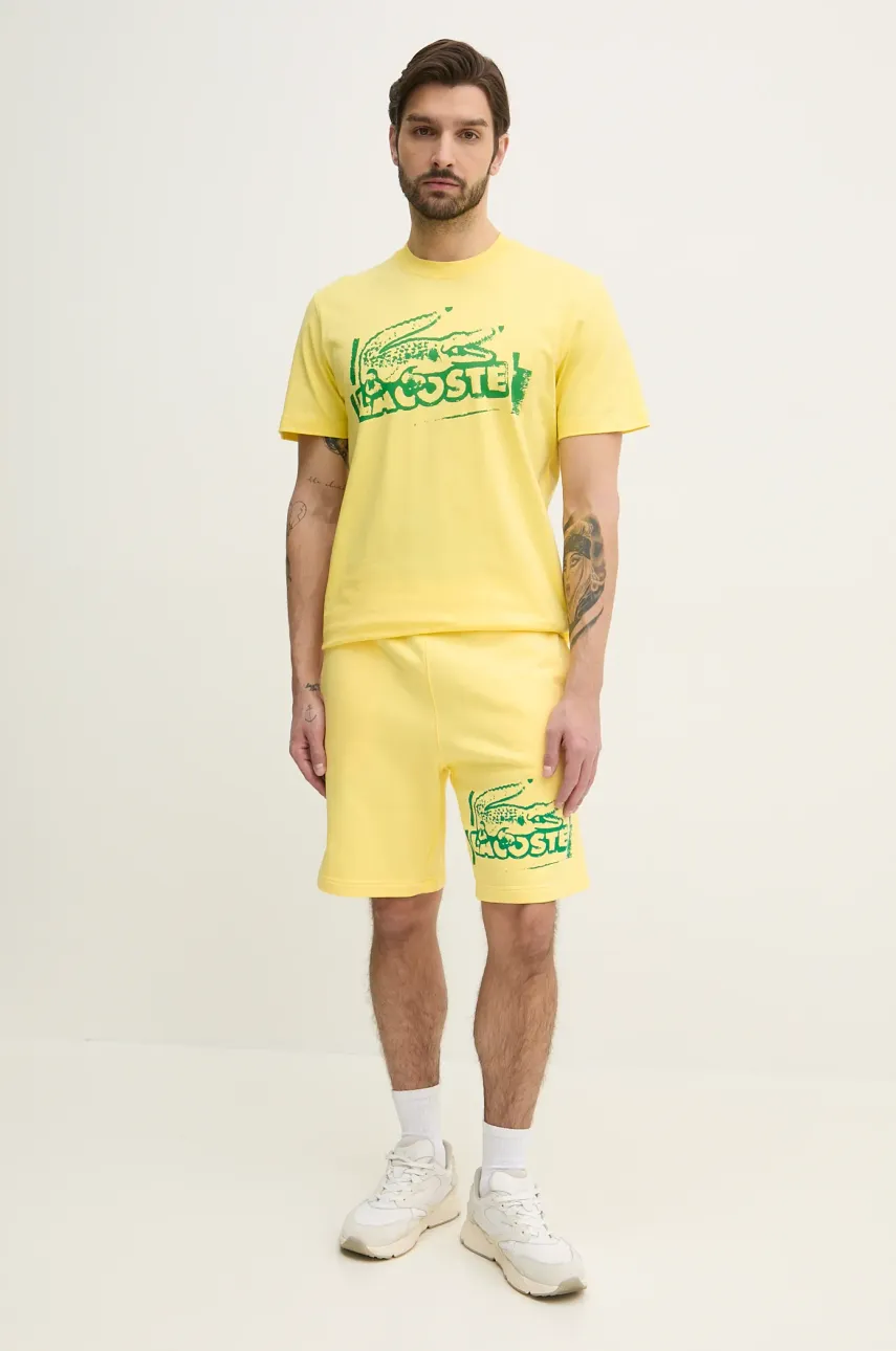 Хлопковая футболка Lacoste мужская цвет жёлтый с принтом TH0284 Хлопковая футболка Lacoste мужская цвет жёлтый с принтом TH0284
