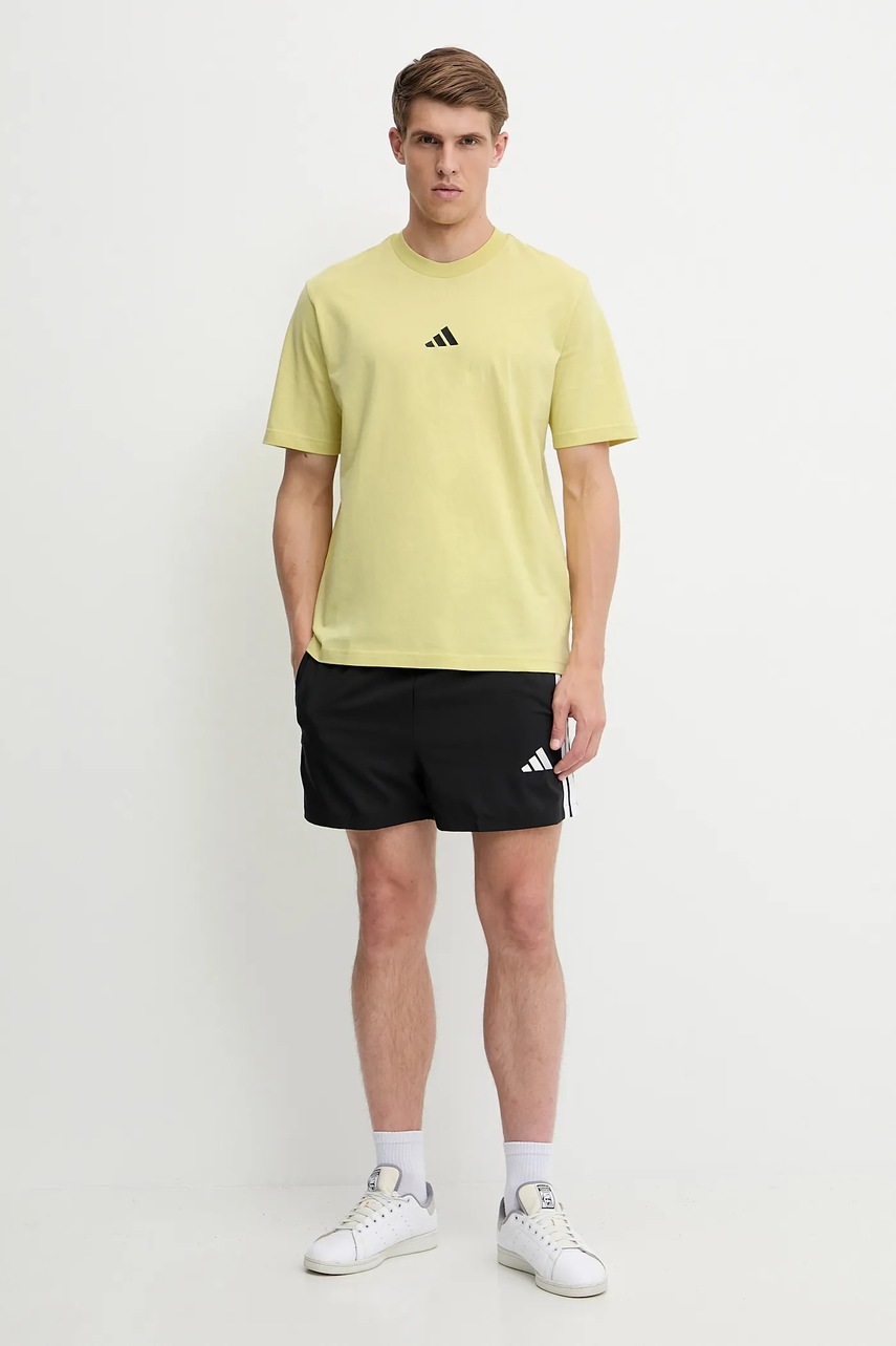 Хлопковая футболка adidas Essential цвет жёлтый с аппликацией JD1777 Хлопковая футболка adidas Essential цвет жёлтый с аппликацией JD1777