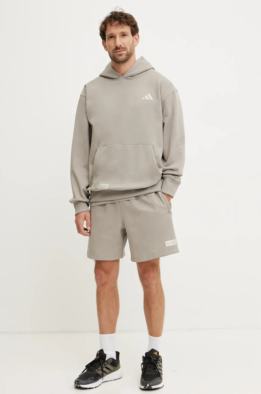 Хлопковая футболка adidas x Mercedes мужская цвет бежевый с принтом JW3088 Хлопковая футболка adidas x Mercedes мужская цвет бежевый с принтом JW3088