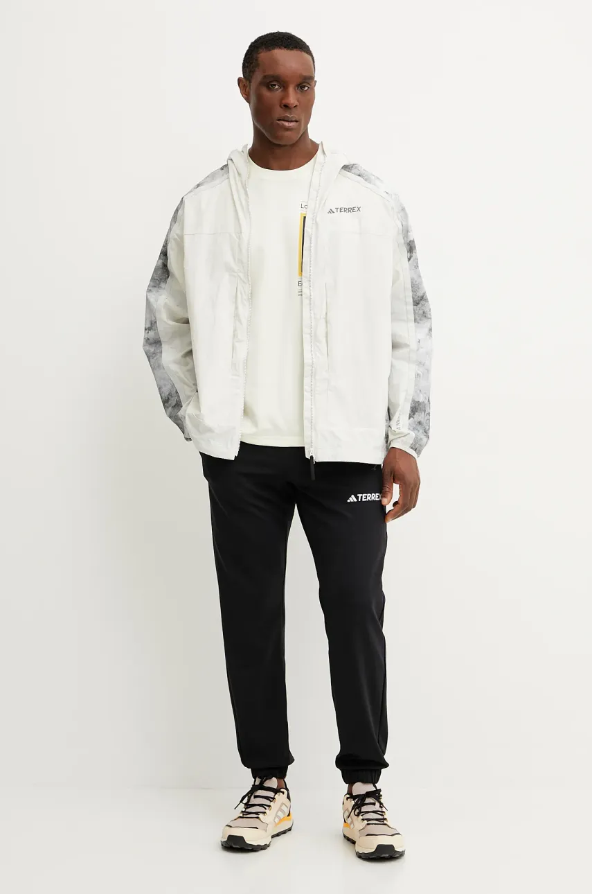 Спортивная футболка adidas TERREX x National Geographic цвет бежевый с принтом JD5962 Спортивная футболка adidas TERREX x National Geographic цвет бежевый с принтом JD5962