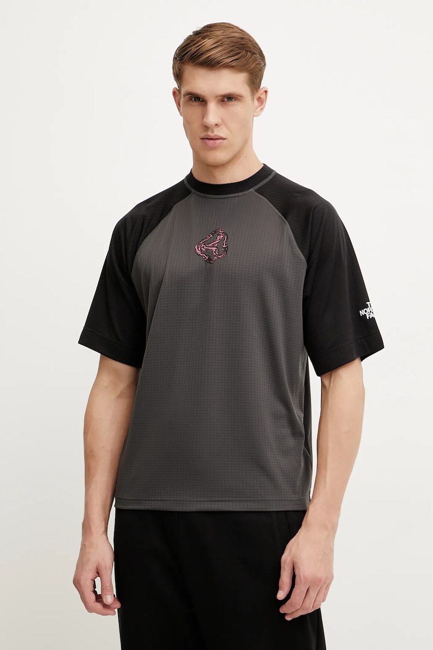 The North Face tricou TNF X NSE barbati, culoarea gri, cu imprimeu, NF0A8CTKMN81