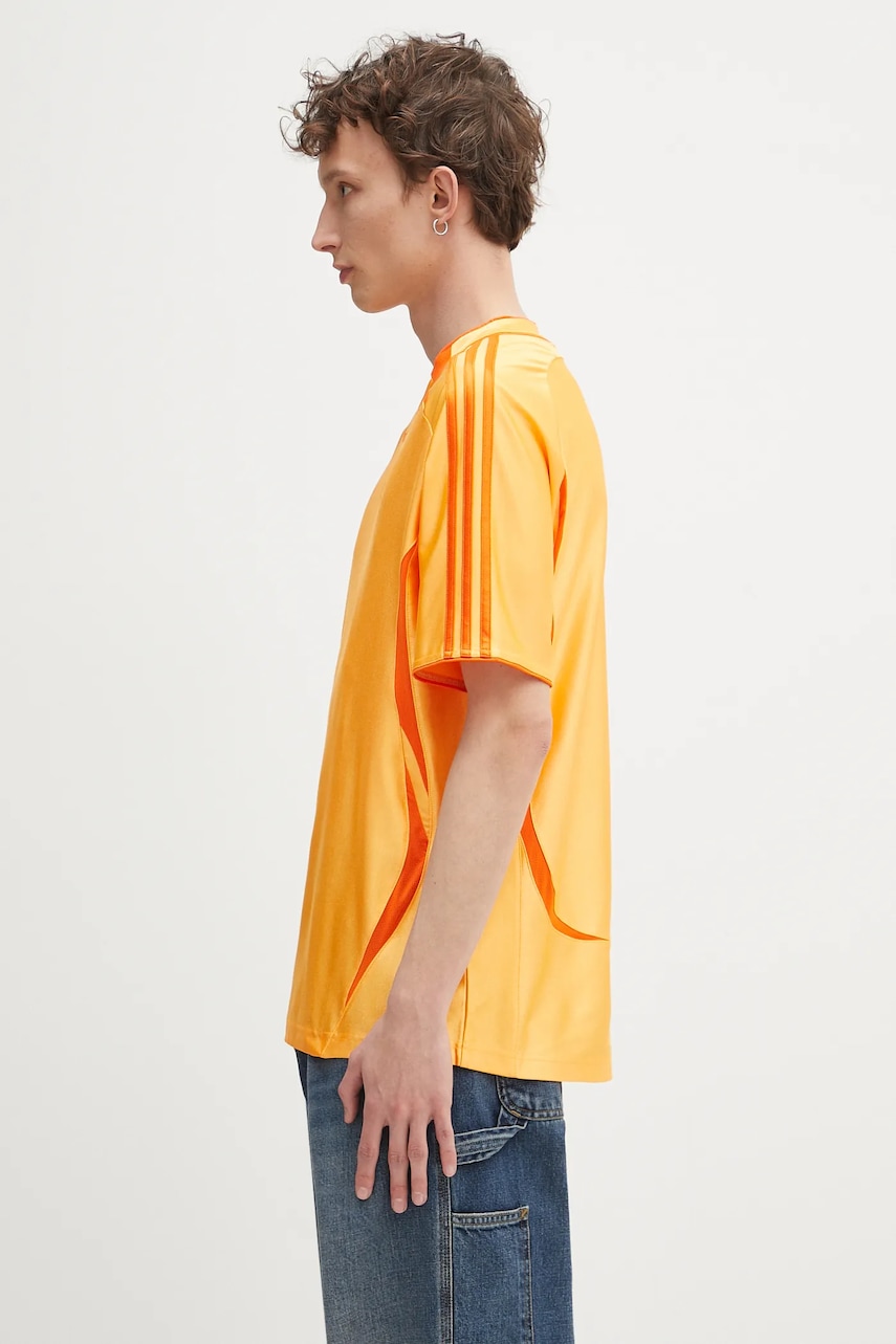 Футболка adidas Originals 2000 T-shirt цвет оранжевый с аппликацией JM6744