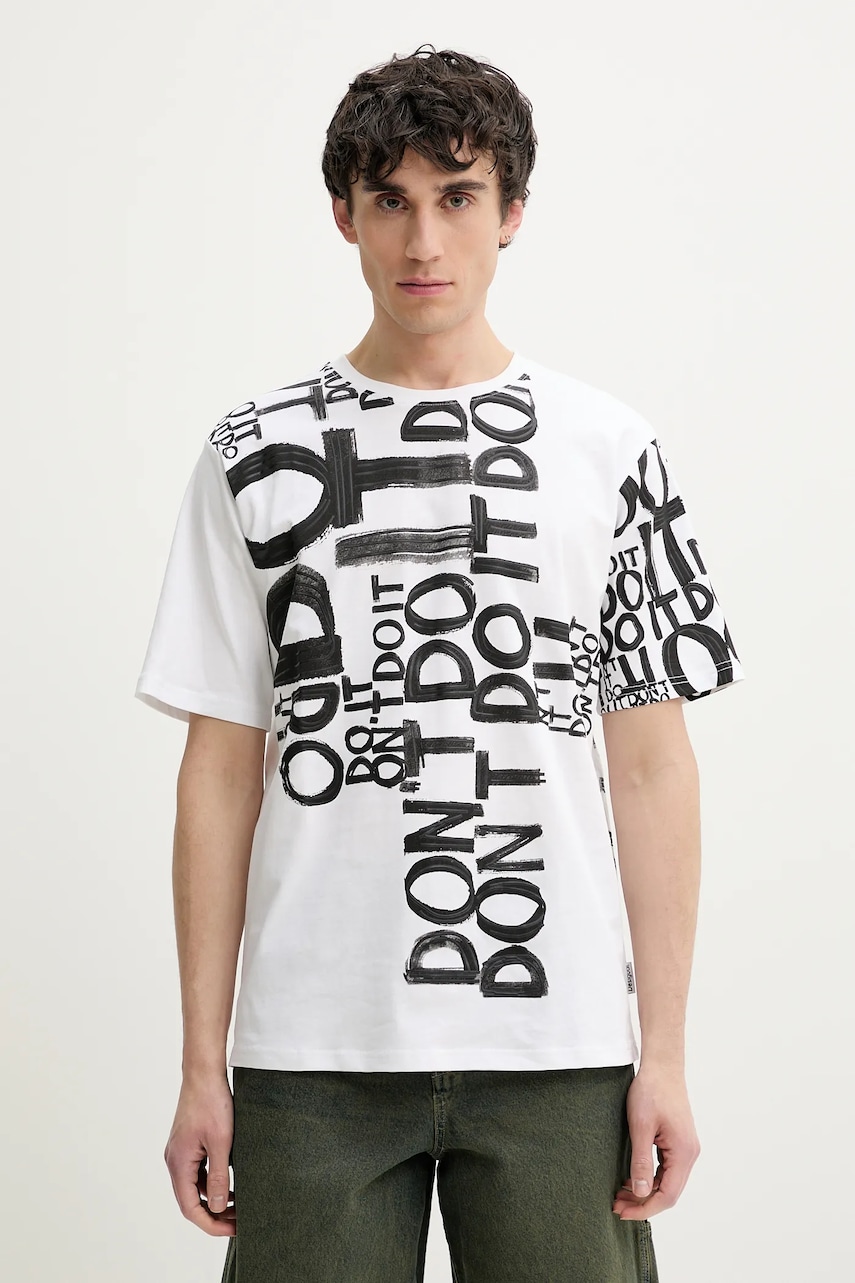 Desigual tricou din bumbac LONDON barbati, culoarea alb, cu imprimeu, 25SMTK12 Desigual tricou din bumbac LONDON barbati, culoarea alb, cu imprimeu, 25SMTK12